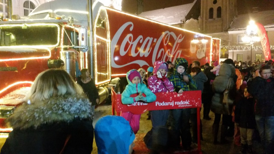 Tłumy sanoczan do świątecznej ciężarówki Coca-Coli [ZDJĘCIA, WIDEO]