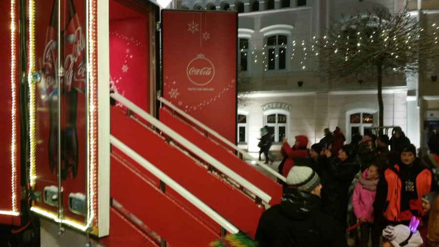 Tłumy sanoczan do świątecznej ciężarówki Coca-Coli [ZDJĘCIA, WIDEO]