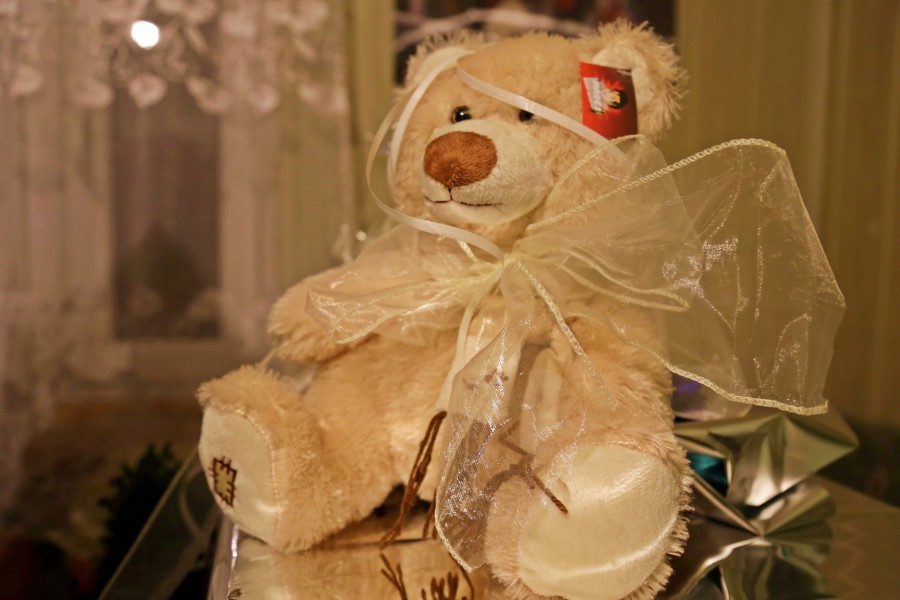 Uczniowie Gimnazjum nr 2 w roli świętych mikołajów. Obdarowali chorego Marcinka [ZOBACZ ZDJĘCIA]