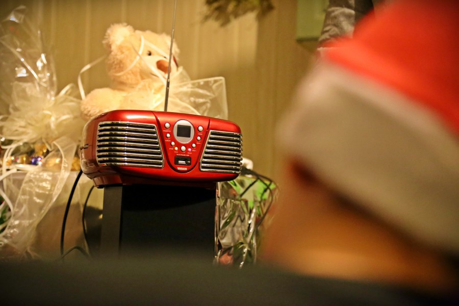 Uczniowie Gimnazjum nr 2 w roli świętych mikołajów. Obdarowali chorego Marcinka [ZOBACZ ZDJĘCIA]