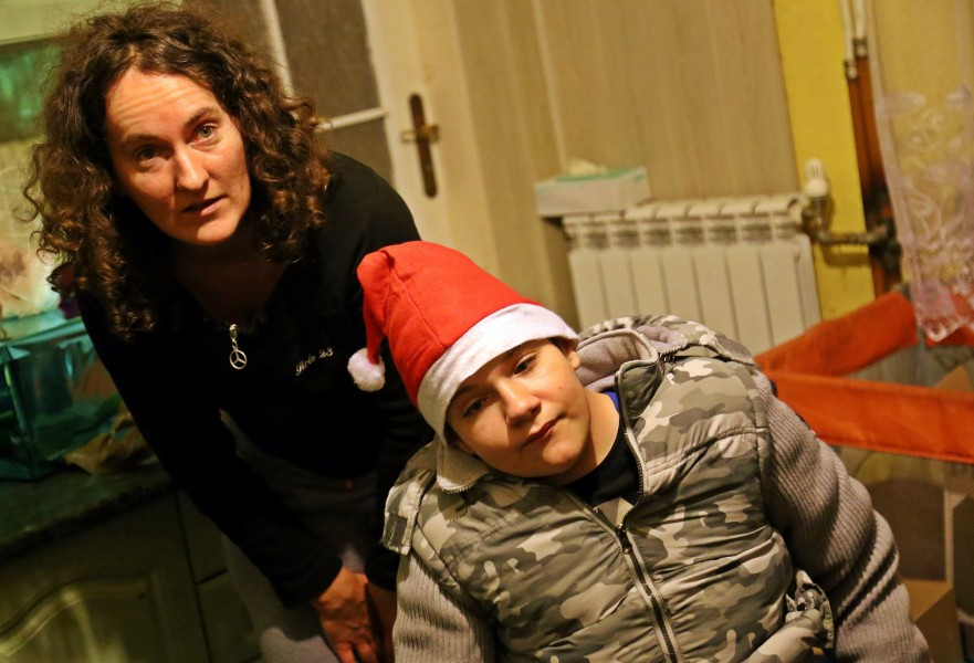 Uczniowie Gimnazjum nr 2 w roli świętych mikołajów. Obdarowali chorego Marcinka [ZOBACZ ZDJĘCIA]