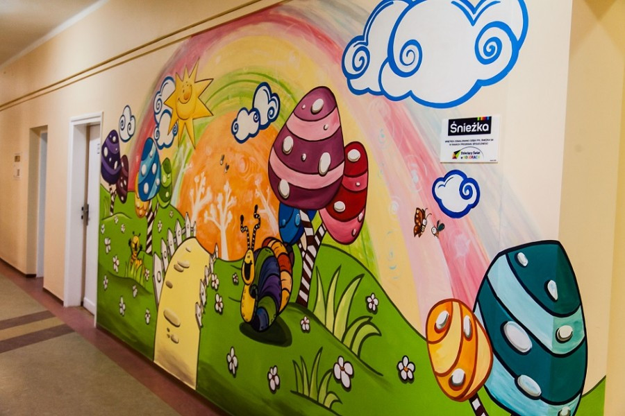 Sanocki oddział dziecięcy pokolorowany przez Śnieżkę