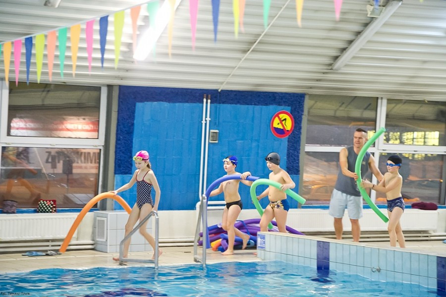 WOŚP 2017. Inauguracja na basenie - Orkiestra w Sanoku już gra! [ZDJĘCIA]