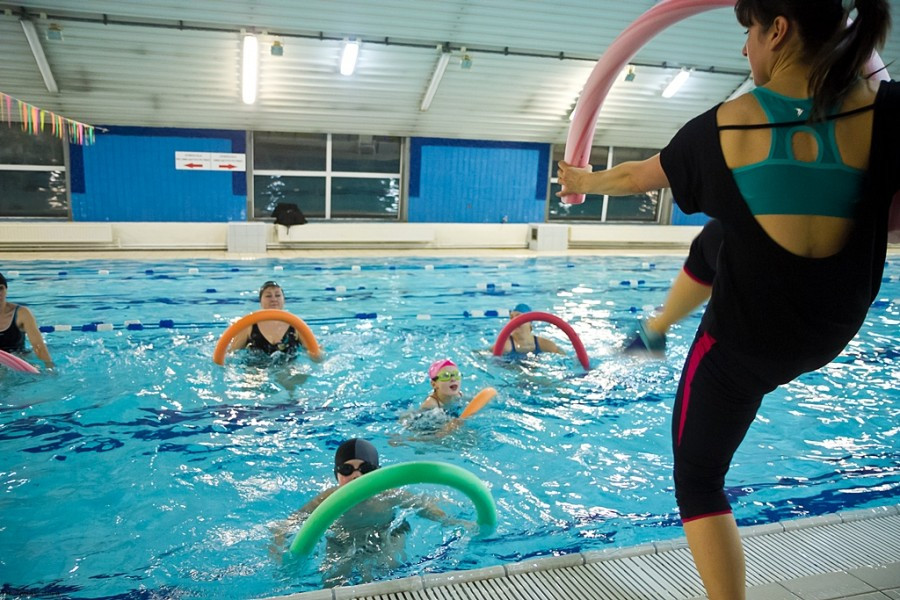 WOŚP 2017. Inauguracja na basenie - Orkiestra w Sanoku już gra! [ZDJĘCIA]