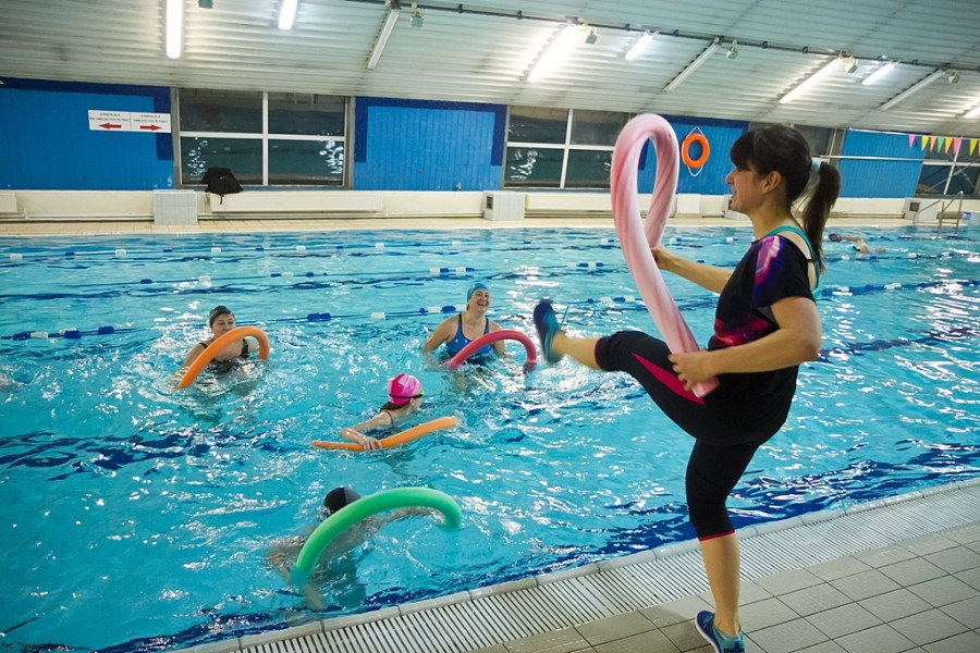 WOŚP 2017. Inauguracja na basenie - Orkiestra w Sanoku już gra! [ZDJĘCIA]