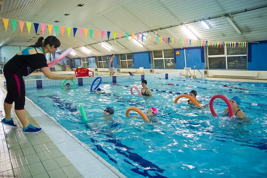 WOŚP 2017. Inauguracja na basenie - Orkiestra w Sanoku już gra! [ZDJĘCIA]
