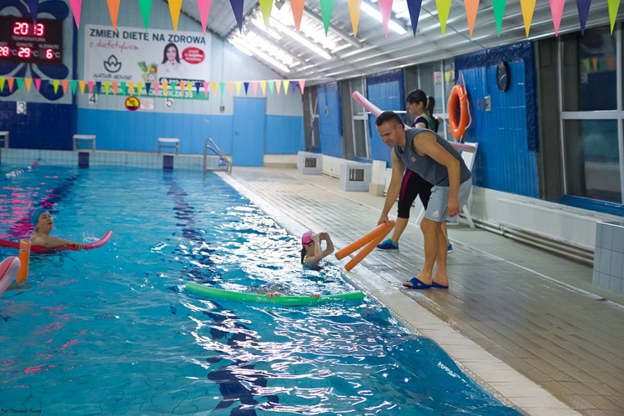 WOŚP 2017. Inauguracja na basenie - Orkiestra w Sanoku już gra! [ZDJĘCIA]