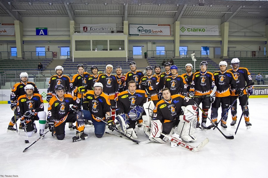 WOŚP 2017. Hokejowe emocje wróciły na sanocki lód. Koguty oskubały Niedźwiedzie [ZOBACZ ZDJĘCIA]