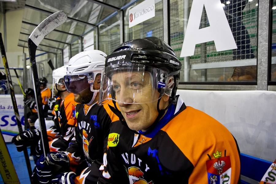 WOŚP 2017. Hokejowe emocje wróciły na sanocki lód. Koguty oskubały Niedźwiedzie [ZOBACZ ZDJĘCIA]