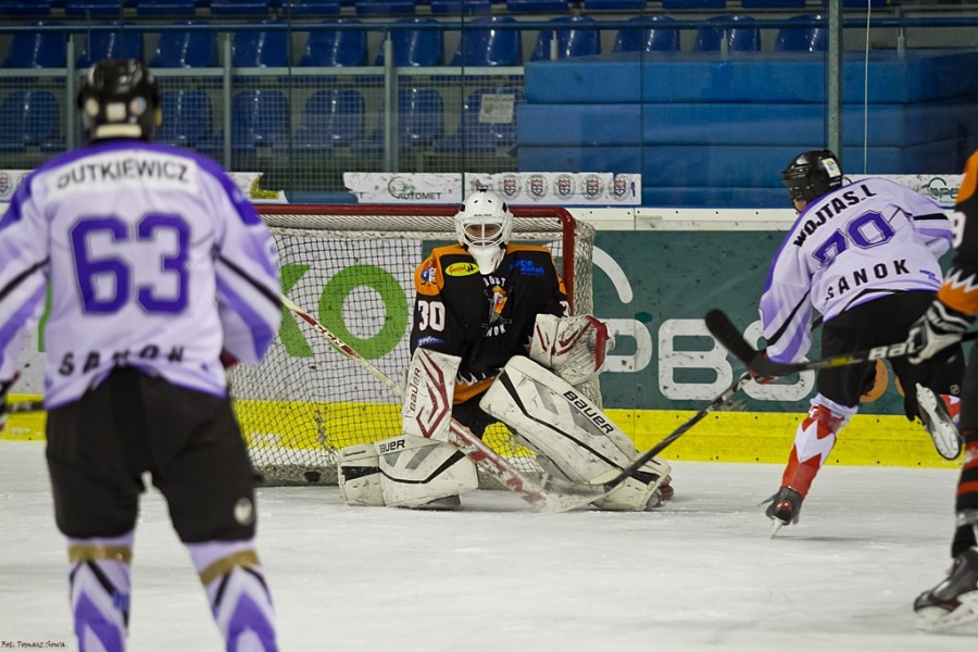 WOŚP 2017. Hokejowe emocje wróciły na sanocki lód. Koguty oskubały Niedźwiedzie [ZOBACZ ZDJĘCIA]