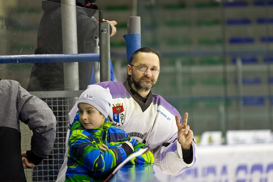 WOŚP 2017. Hokejowe emocje wróciły na sanocki lód. Koguty oskubały Niedźwiedzie [ZOBACZ ZDJĘCIA]
