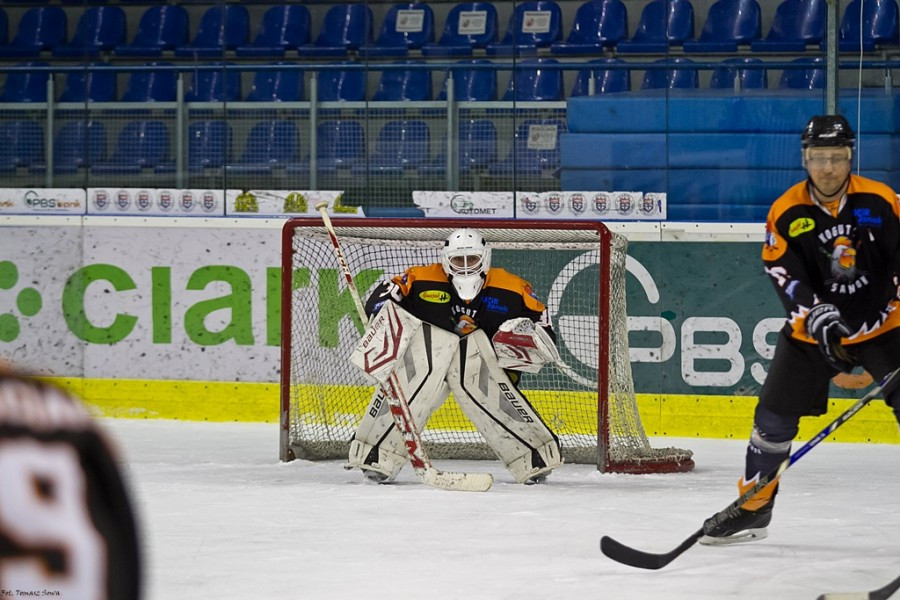 WOŚP 2017. Hokejowe emocje wróciły na sanocki lód. Koguty oskubały Niedźwiedzie [ZOBACZ ZDJĘCIA]