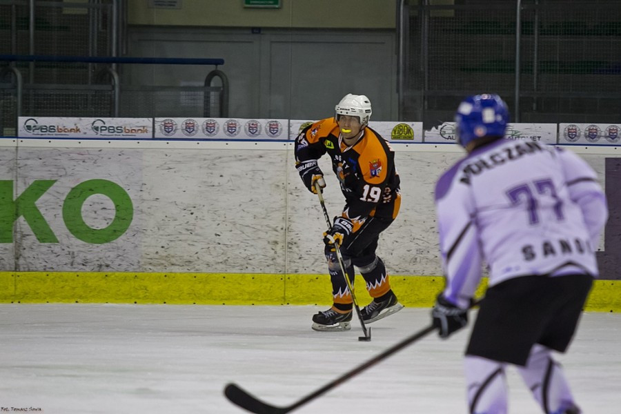 WOŚP 2017. Hokejowe emocje wróciły na sanocki lód. Koguty oskubały Niedźwiedzie [ZOBACZ ZDJĘCIA]