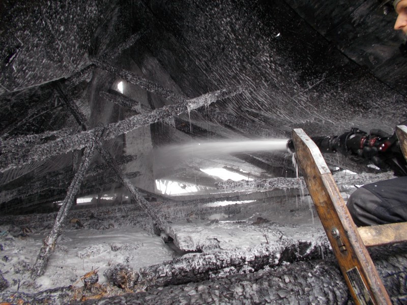 Starsze małżeństwo straciło dorobek życia w pożarze. Pilnie potrzebna pomoc