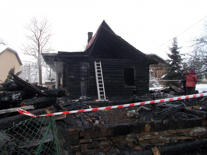 Starsze małżeństwo straciło dorobek życia w pożarze. Pilnie potrzebna pomoc