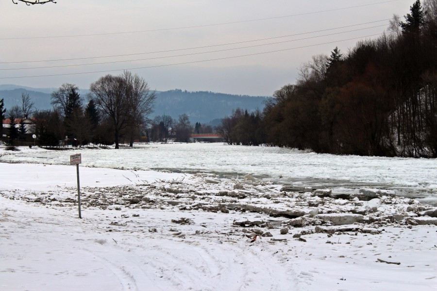 Zator na Osławie rośnie [ZOBACZ ZDJĘCIA]