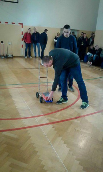 Zbudowały pojazd na wodę o smaku ogórkowo ? grejpfrutowym i wygrały