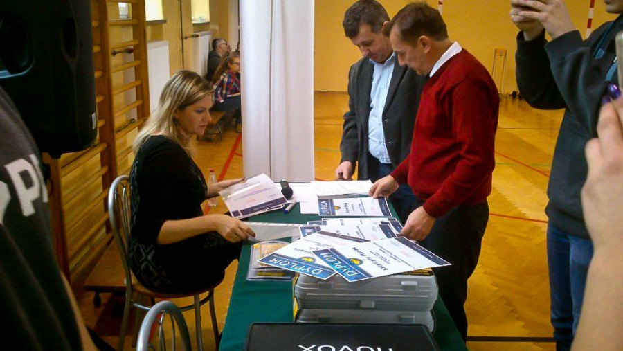 Zbudowały pojazd na wodę o smaku ogórkowo ? grejpfrutowym i wygrały