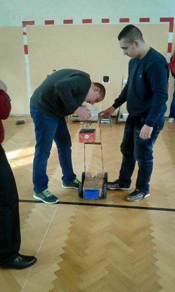 Zbudowały pojazd na wodę o smaku ogórkowo ? grejpfrutowym i wygrały