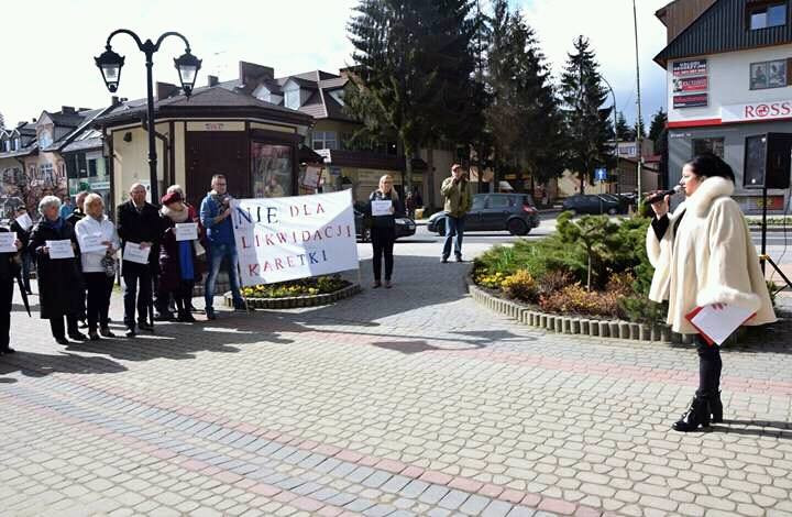 Nie chcą oddać karetek