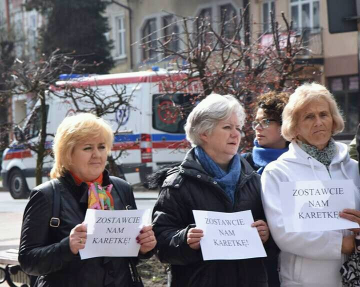 Nie chcą oddać karetek