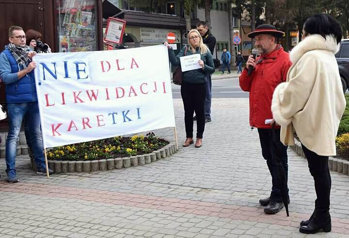 Nie chcą oddać karetek