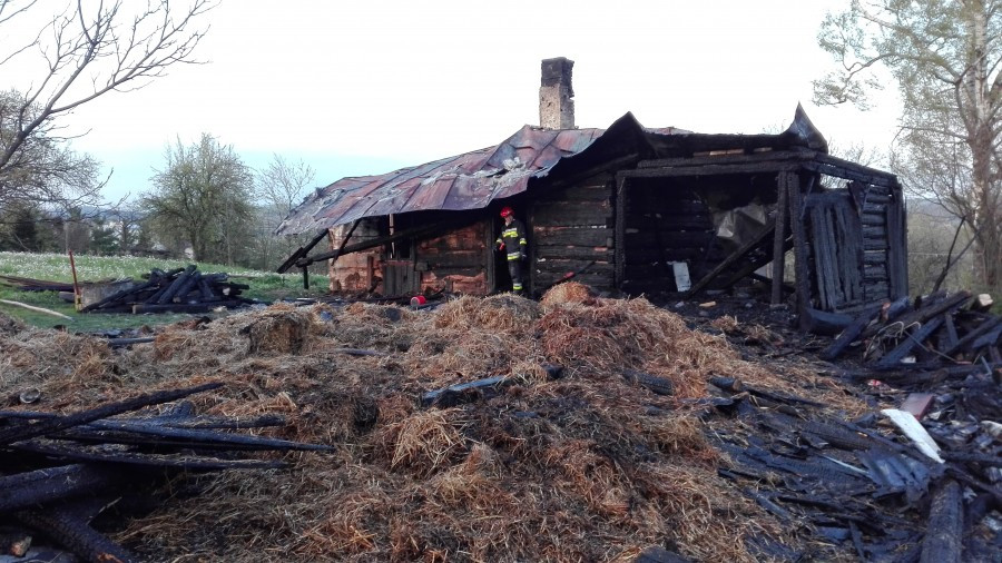 Spłonął dom w Prusieku. Starsze małżeństwo straciło dach nad głową
