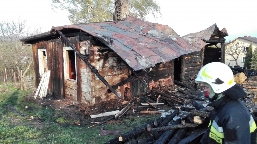 Spłonął dom w Prusieku. Starsze małżeństwo straciło dach nad głową