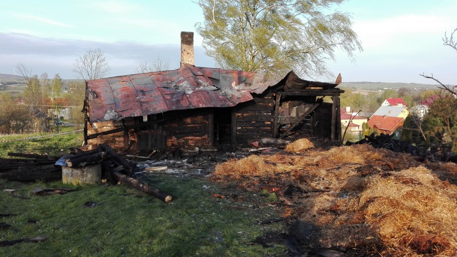 Spłonął dom w Prusieku. Starsze małżeństwo straciło dach nad głową