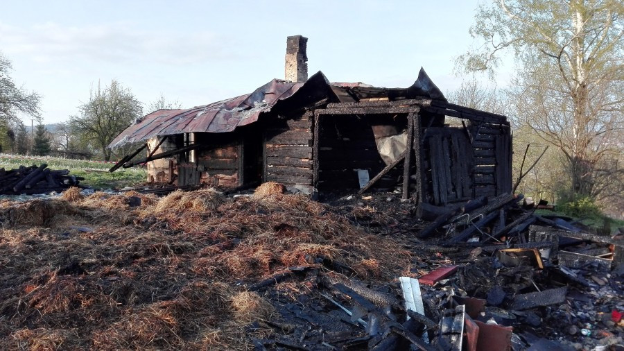 Spłonął dom w Prusieku. Starsze małżeństwo straciło dach nad głową
