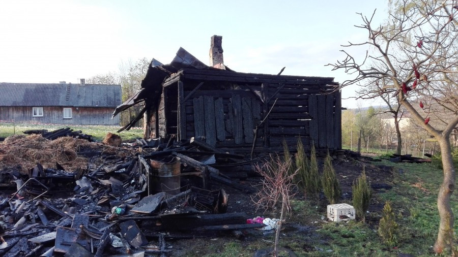 Spłonął dom w Prusieku. Starsze małżeństwo straciło dach nad głową