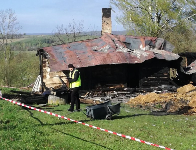 Spłonął dom w Prusieku. Starsze małżeństwo straciło dach nad głową