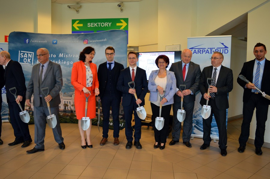 Ruszyła budowa sanockich basenów [ZDJĘCIA, WIDEO]