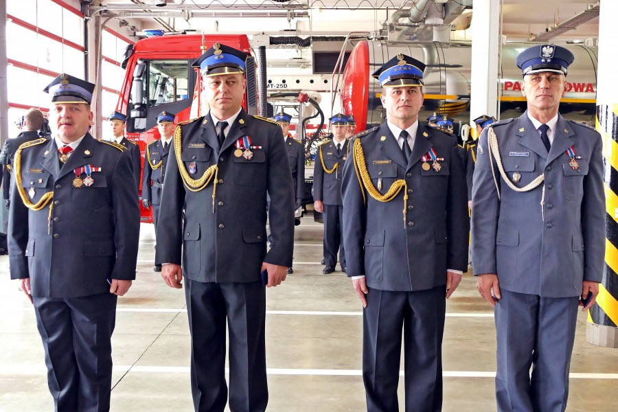 Nominacje, awanse i odznaczenia. Dzień strażaka w sanockiej komendzie [ZDJĘCIA]