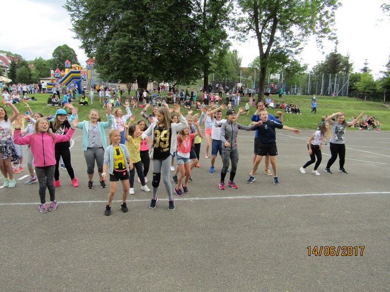 Piknik sportowo-rekreacyjny w SP2 [ZDJĘCIA]