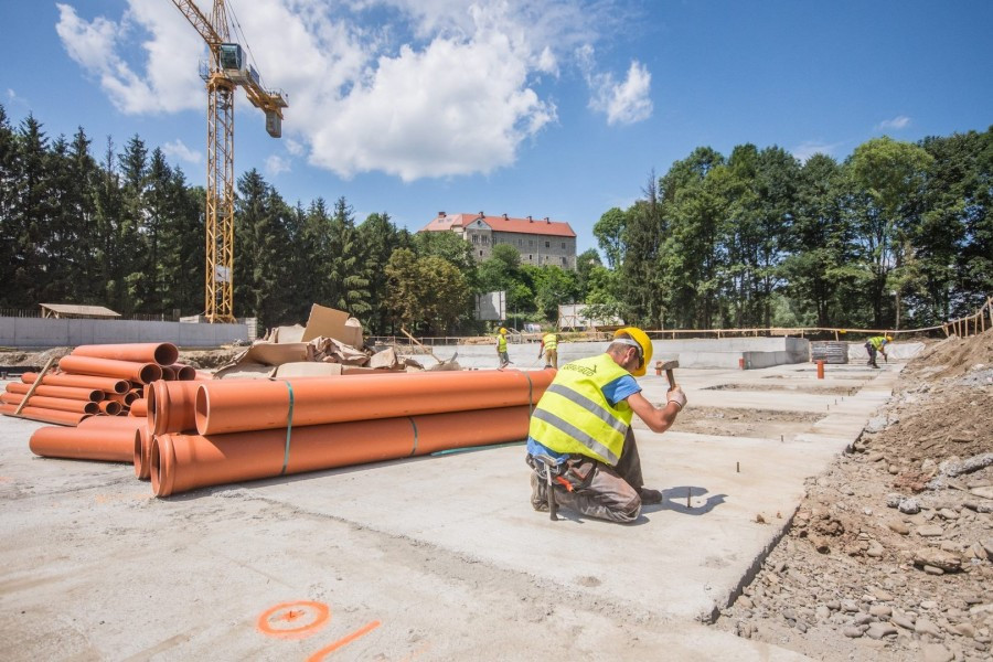Zobacz, jak powstaje sanocki basen [ZDJĘCIA]