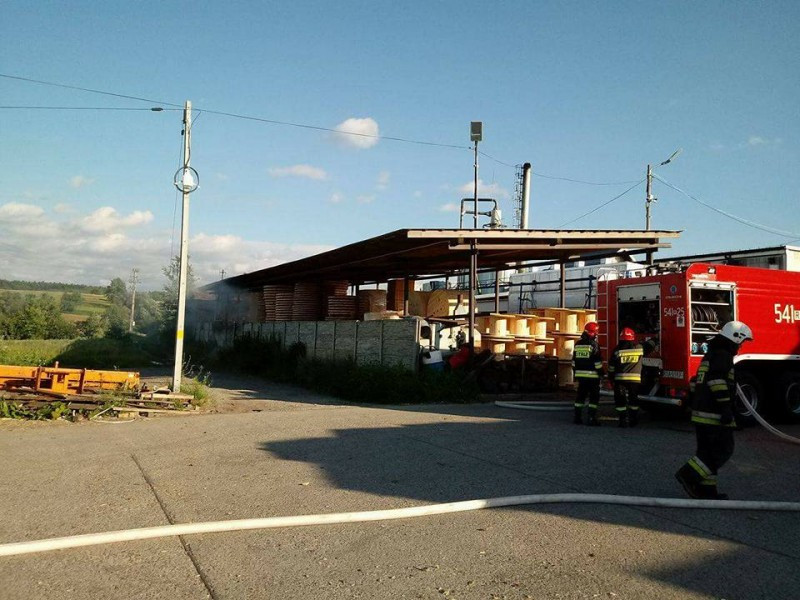 Pożar w zakładzie drzewnym [ZDJĘCIA]