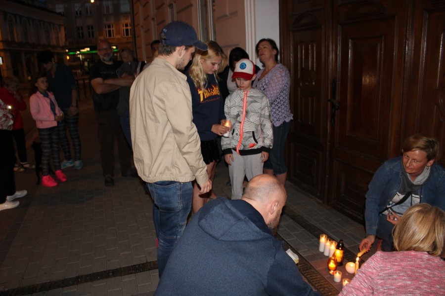 Świece pod sądem. Sanok dołączył do ogólnopolskiej akcji 