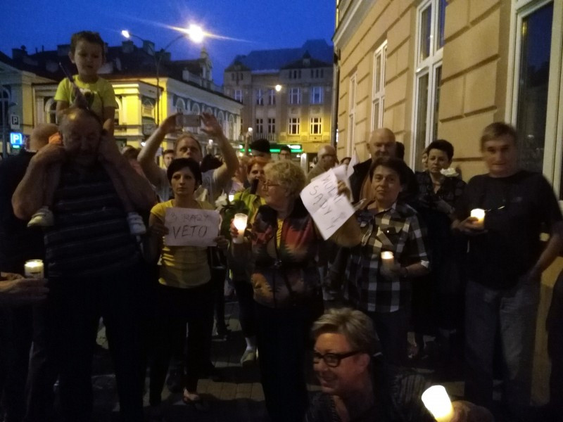 Tłum w obronie sądów w Sanoku [ZDJĘCIA]