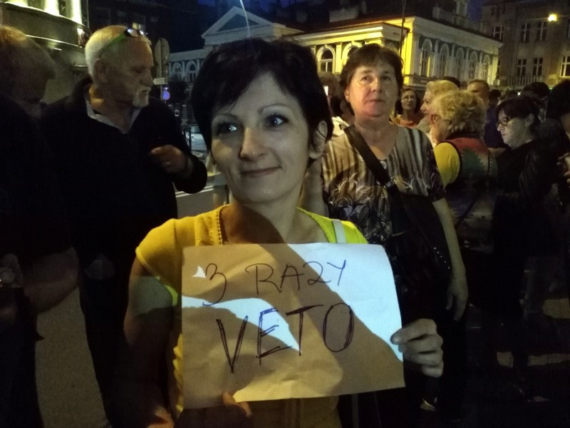 Tłum w obronie sądów w Sanoku [ZDJĘCIA]