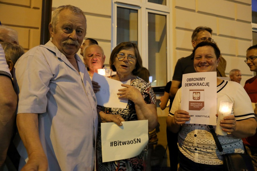 Kolejny dzień protestów pod sądem [OBSZERNA FOTORELACJA]