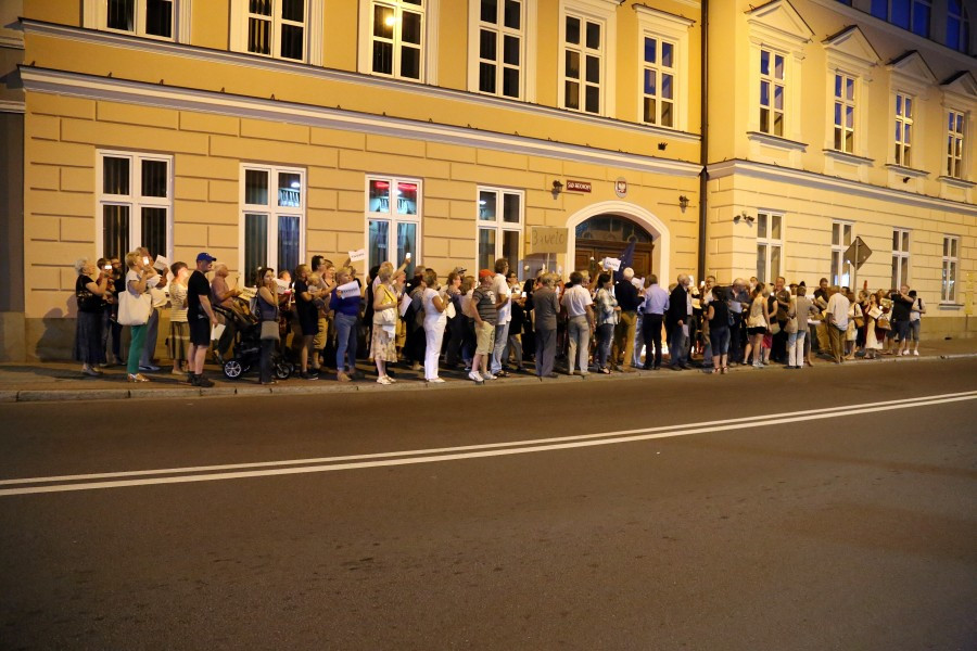 Kolejny dzień protestów pod sądem [OBSZERNA FOTORELACJA]