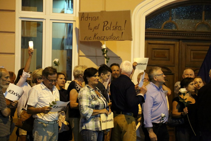 Kolejny dzień protestów pod sądem [OBSZERNA FOTORELACJA]