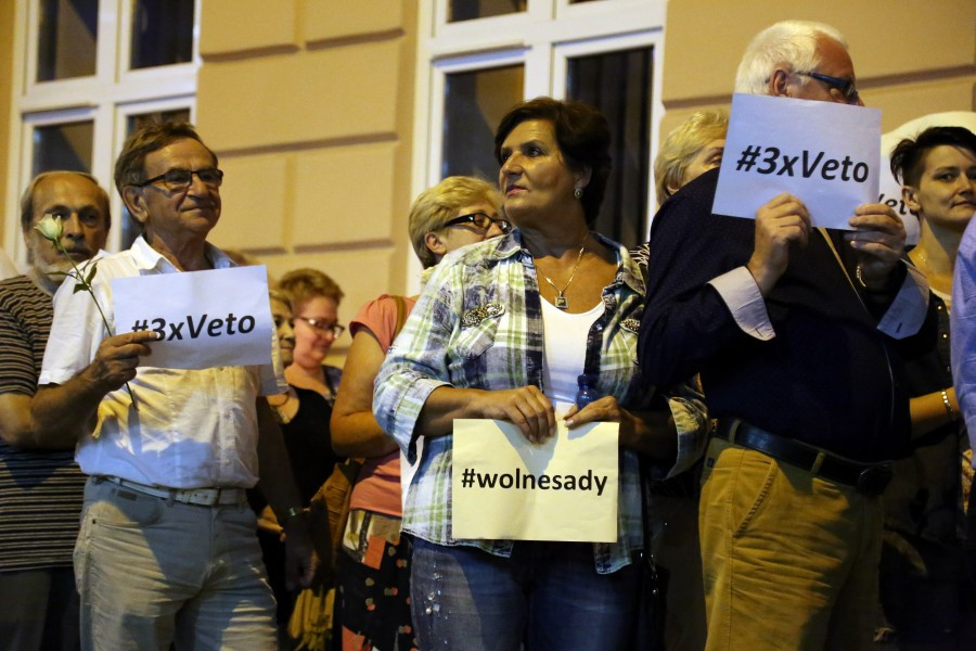 Kolejny dzień protestów pod sądem [OBSZERNA FOTORELACJA]