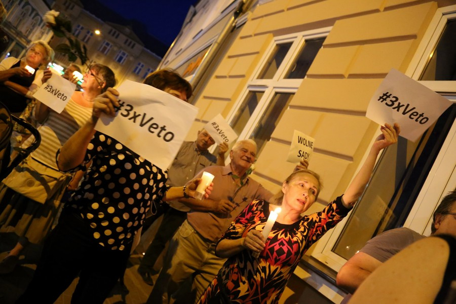 Kolejny dzień protestów pod sądem [OBSZERNA FOTORELACJA]