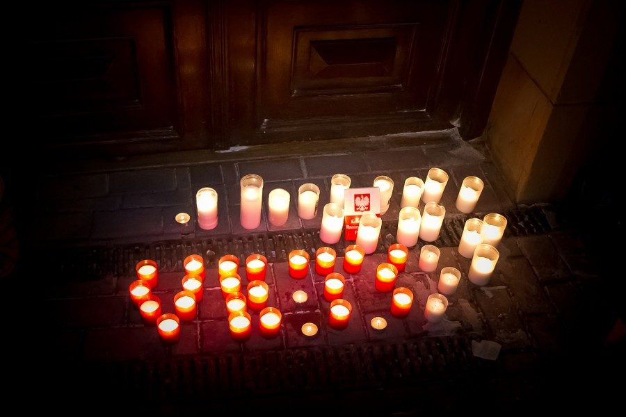 Incydent przed sądem w Sanoku. W protestujących poleciały jajka [FOTORELACJA, WIDEO]