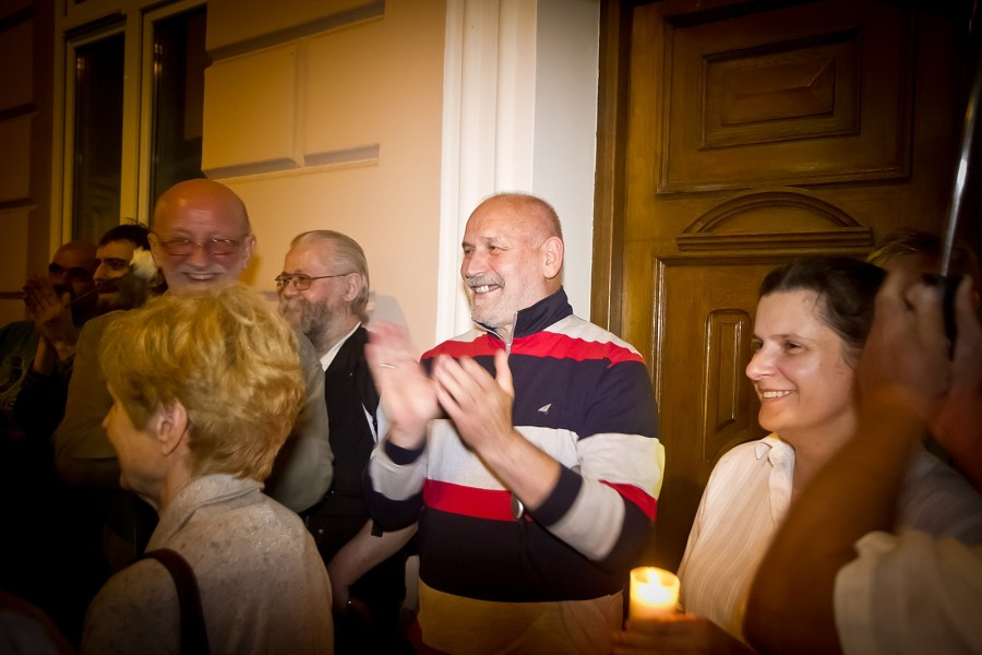 Incydent przed sądem w Sanoku. W protestujących poleciały jajka [FOTORELACJA, WIDEO]