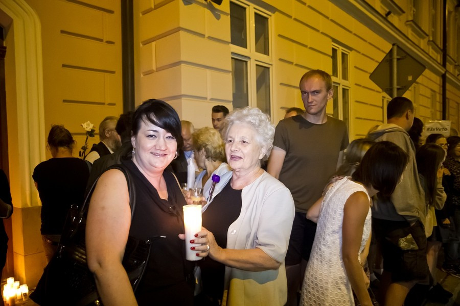 Incydent przed sądem w Sanoku. W protestujących poleciały jajka [FOTORELACJA, WIDEO]