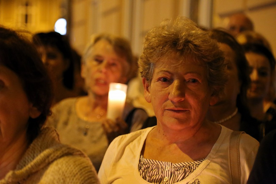 ?Nie ma wakacji od demokracji?. Poniedziałkowy ?Łańcuch światła? pod sanockim sądem [ZDJĘCIA, WIDEO]