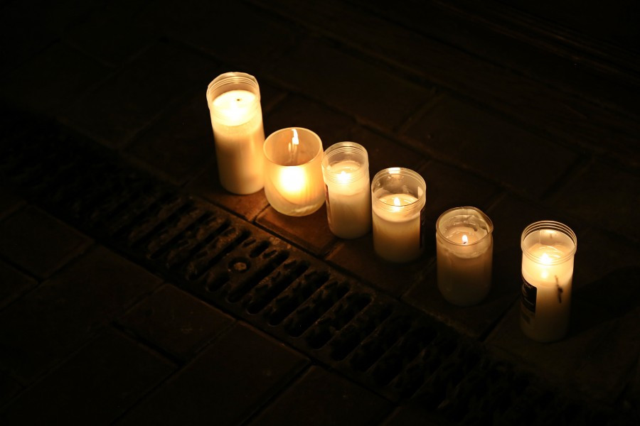 ?Nie ma wakacji od demokracji?. Poniedziałkowy ?Łańcuch światła? pod sanockim sądem [ZDJĘCIA, WIDEO]